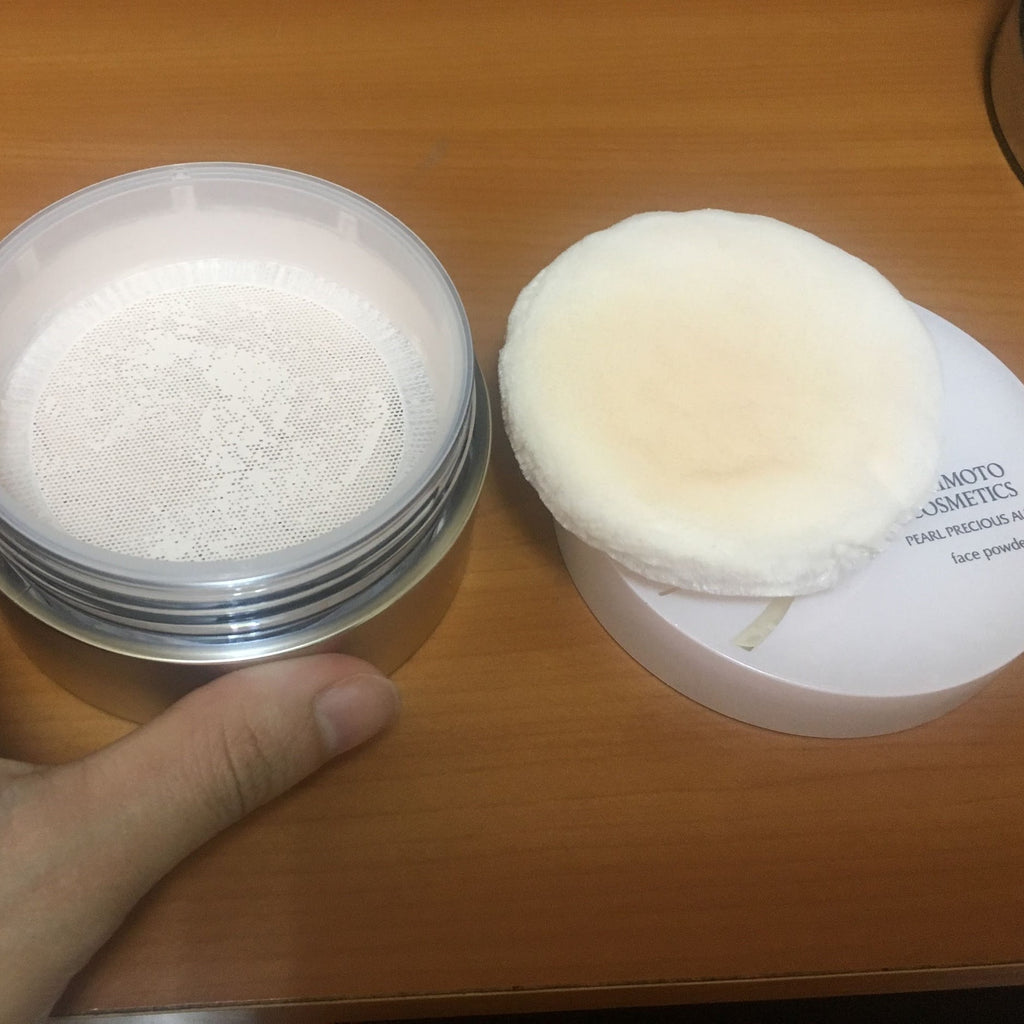 GET THAT PEARLESCENT GLOW WITH PEARL PRECIOUS AURA FACE POWDER